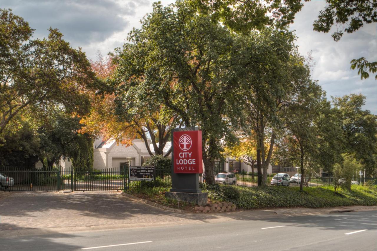 City Lodge Hotel Sandton, Katherine Street Йоханнесбург Экстерьер фото